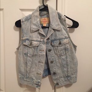 Levi’s light blue denim vest